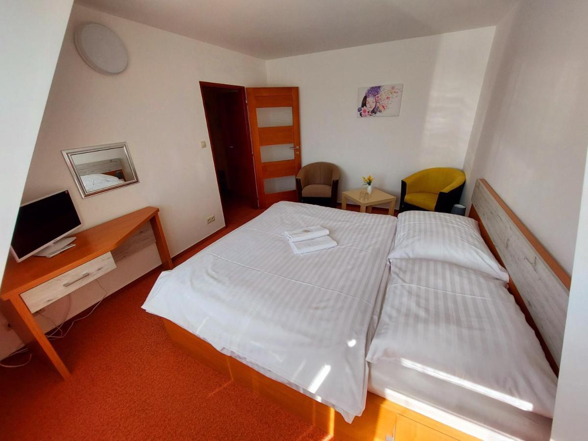 Agrohotel Tri Brezy Hrustin Luaran gambar