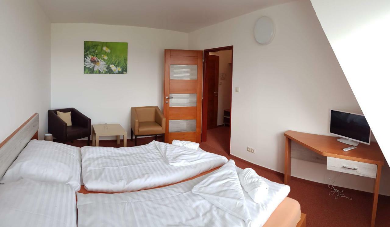 Agrohotel Tri Brezy Hrustin Luaran gambar